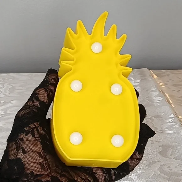 Yellow Pineapple LED Light ๐ SMALL - Picture 6 of 14